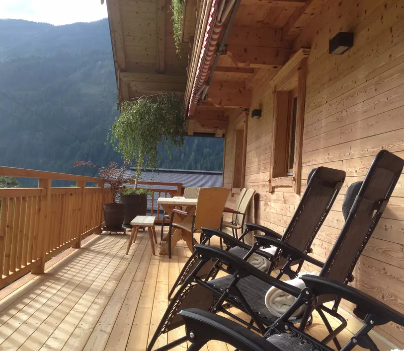 Möblierte Südterrasse des Appartements Thomas - Landhaus Kumbichl