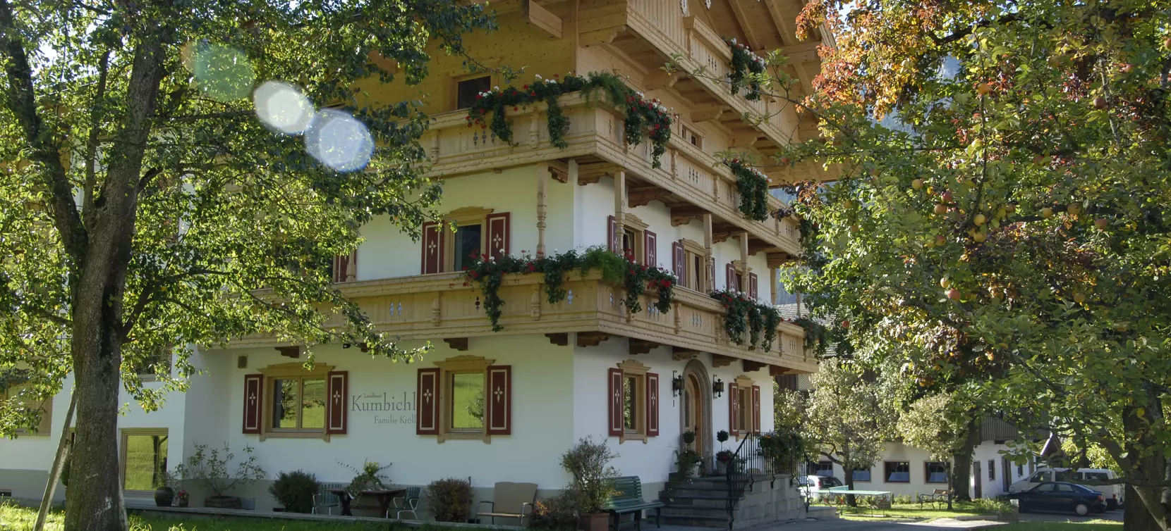 Außenansicht im Sommer des Landhaus Kumbichl in Mayrhofen
