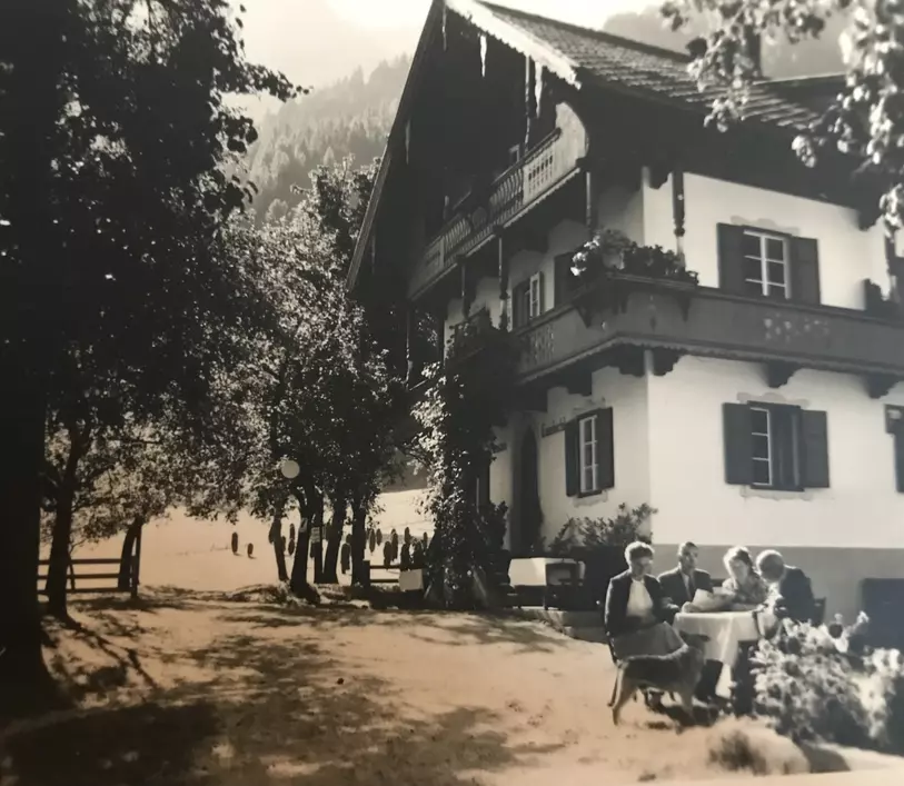 Historische Außenaufnahme des Landhaus Kumbichl in Mayrhofen