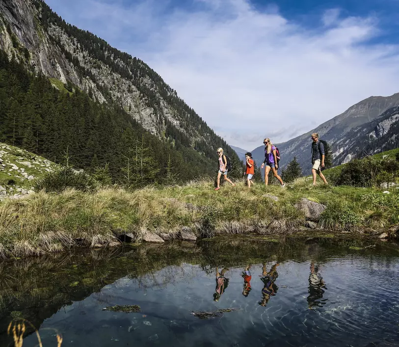 Familienausflug im Sommer im Stilluptal © Archiv TVB Mayrhofen / Dominic Ebenbichler