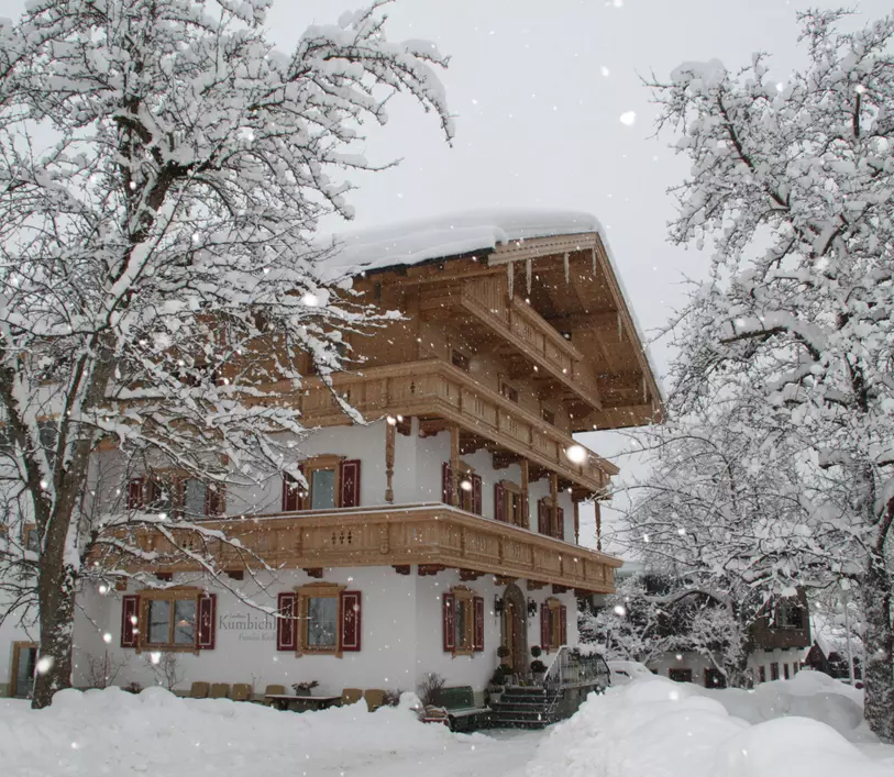 Außenansicht des Landhaus Kumbichl im Winter